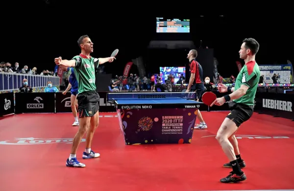 Portugalca Joao Monteiro in Tiago Apolonio sta zaprla Sloveniji še 
zadnjo pot do odličja. 