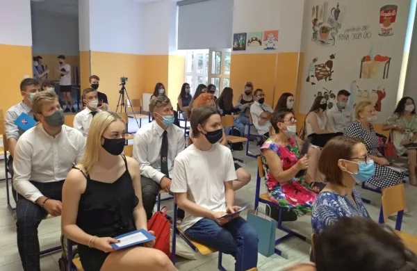 Dijaki iz tujine na delavnicah projekta Dobra šola za 21. stoletje na 
bistriški gimnaziji.