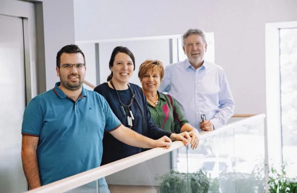 Dužina Furlan: ustanovitelja podjetja Intra Lighting Marino in 
Marjetka s sinom Anejem in hčerko Niko.  