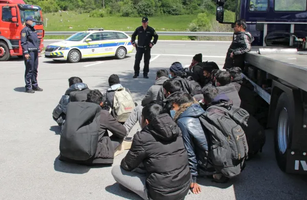 Policisti so v zadnjih dneh prijeli nekaj večjih skupin ilegalnih 
prebežnikov.