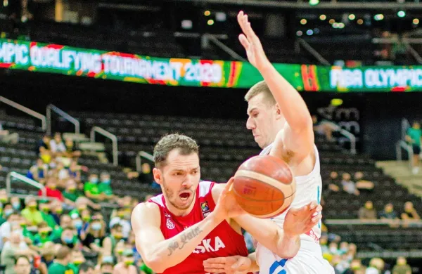 Slovenija v polfinale s prvega mesta v skupini