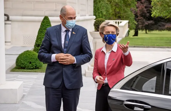 Slovenski premier Janez Janša in predsednica Evropske komisije 
Ursula von der Leyen
