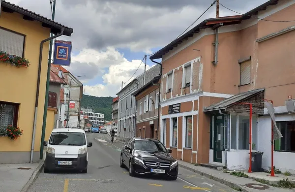 Polemike ob napovedani prenovi Tržaške ceste zbujajo predvsem 
parkirišča in omejitev hitrosti.  
