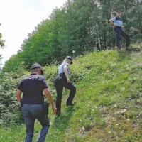 V prihodnjih dneh naj bi ob meji z Italijo znova začele patruljirati 
mešane - slovensko-italijanske  -  patrulje.  