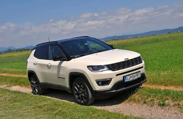 Uvedba tega modela hkrati pomeni, da se tudi Jeep postopoma odpoveduje dizelskim motorjem. Teh 
skorajda ni več na voljo. 