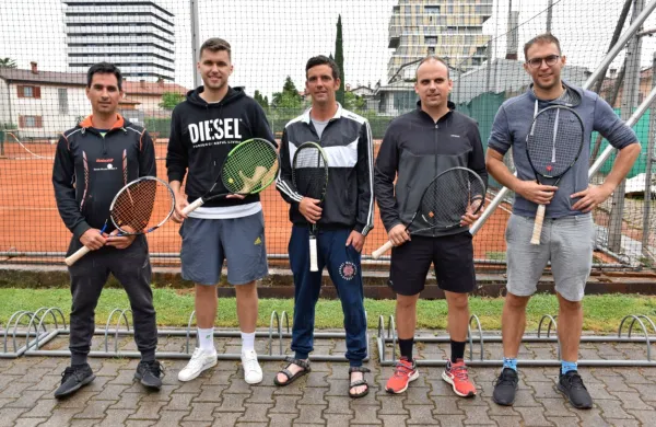 Ekipa Teniškega kluba Nova Gorica se je kot vodilna v skupini B uvrstila v polfinale druge državne lige.