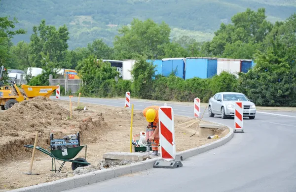 Obnova ceste proti Lokavcu