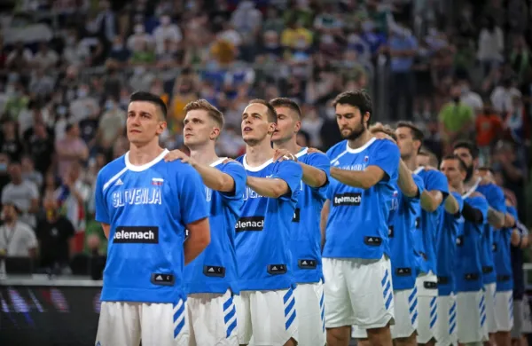 Košarkarjem Slovenije je uspel zgodovinski podvig.