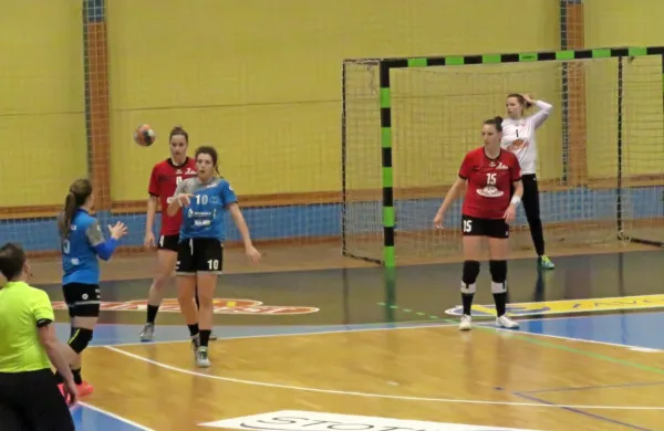 Na EP bo zastopana tako izolska (št. 10  reprezentantka Taira 
Nadarević) kot Mlinotestova (igralke v rdeči opravi)  šola. 