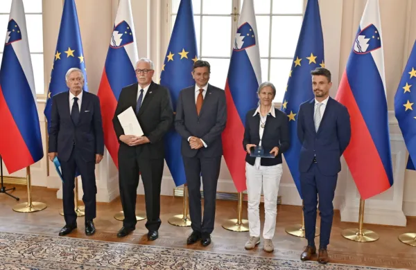 Predsednik Republike Slovenije Borut Pahor je  vročil državna 
odlikovanja  Zedinjeni Sloveniji, srčnemu kirurgu Ninoslavu Radovanoviću in posthumno izumitelju Petru Florjančiču. V imenu 
slednjega sta odlikovanje prevzela  hči Marion Florjancic in vnuk 
Peter Riolo.