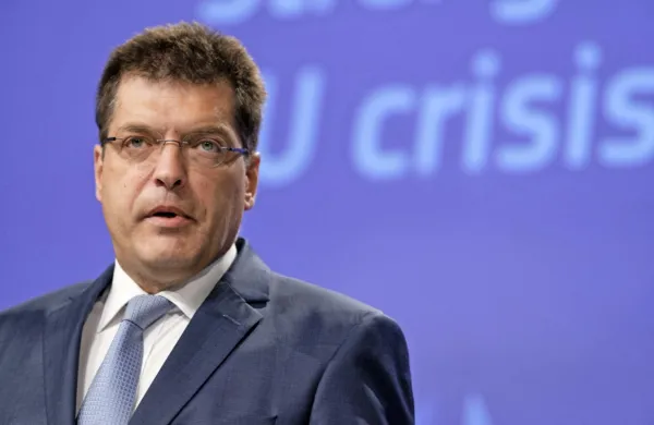 Potem ko so v medijih zaokrožila poročila, da naj bi nekateri 
evropski komisarji skušali s pogojevanjem zaustaviti potrditev 
slovenskega načrta za okrevanje, pri čemer se je omenjalo tudi 
komisarja iz Slovenije Janeza Lenarčiča.