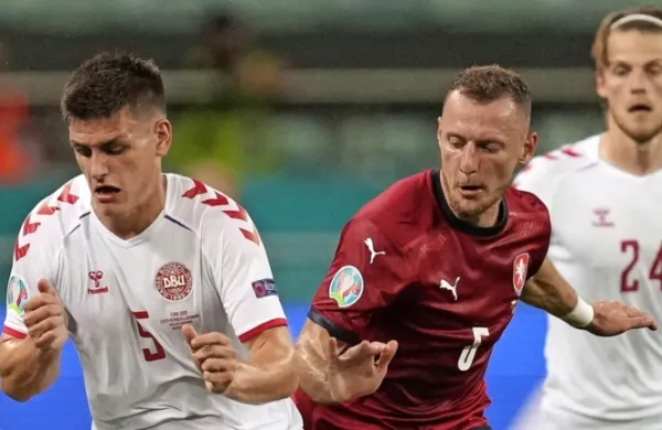 Joakim Maehle (levo) je bil med najzaslužnejšimi za napredovanje 
Dancev v polfinale, kjer jih po zmagi nad Čehi čakajo Angleži.