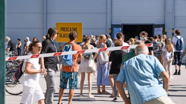 Danes je bila pred voliščem v Ljubljani precejšnja gneča.