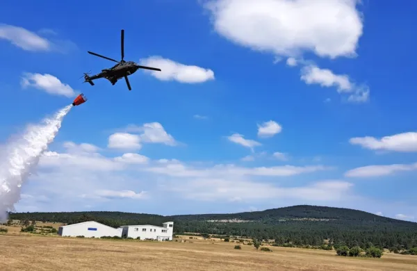 Na štabni vaji je sodeloval tudi vojaški helikopter.
