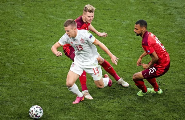 Dani Olmo (v belem dresu) bi lahko bil španski adut v nocojšnjem 
polfinalnem soočenju z Italijo.