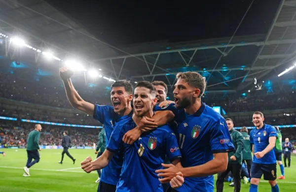 Jorginho (v ospredju) bo eden od glavnih adutov italijanske 
reprezentance tudi v jutrišnjem finalnem obračunu  z Anglijo.   