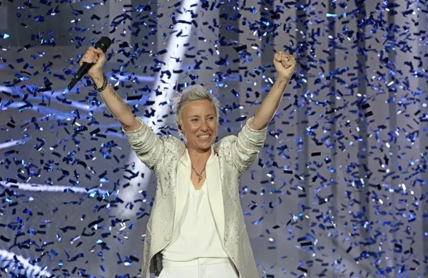 Velika zmagovalka 40. izvedbe festivala Melodije morja in sonca je  
Tatjana Mihelj s skladbo Ples v dežju.