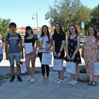 Srednja šola Izola: ravnateljica Adelija Perne, Žan Krajnc, Taja 
Langus, Arijana Cah, Urška Jaksetič,  Lara Zadnik in  Julia Možina 
(manjka Goran Lahajnar).