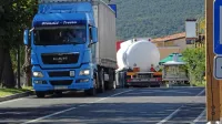 Po podatkih direkcije za ceste je med Obrovom in Kozino v letu 2019 dnevno v povprečju peljalo 7138 
vozil, od tega približno 1500 tovornjakov. 