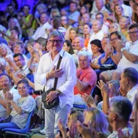 Slavku Ivančiću, ki s Črto še vedno ostaja izvajalec ene najbolj priljubljenih  festivalskih zmagovalk, se je občinstvo poklonilo z aplavzom. 