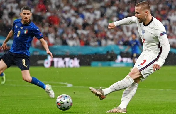 Luke Shaw je z zadetkom ob koncu druge minute poskrbel za 
najhitrejši zadetek na finalnih obračunih evropskih prvenstev, ki 
pa Angliji ni prinesel zmage. 