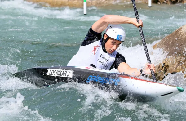 Kajakaš Jan Ločnikar je priveslal Sloveniji medaljo med mladinci.  