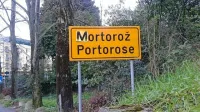Napis, ki se je pred leti “pojavil” na tabli Portorož, je še vedno 
aktualni krik mladih prebivalcev tega obmorskega kraja. 