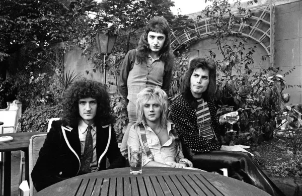 Queen leta 1976 v Londonu