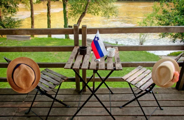 Vrednost bonov za polnoletne 100 evrov, za mladoletne pa 50 evrov