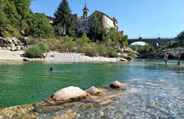 Na referendumu o zakonu o vodah po po&scaron;ti iz Slovenije veljavno glasovalo 661 volivcev