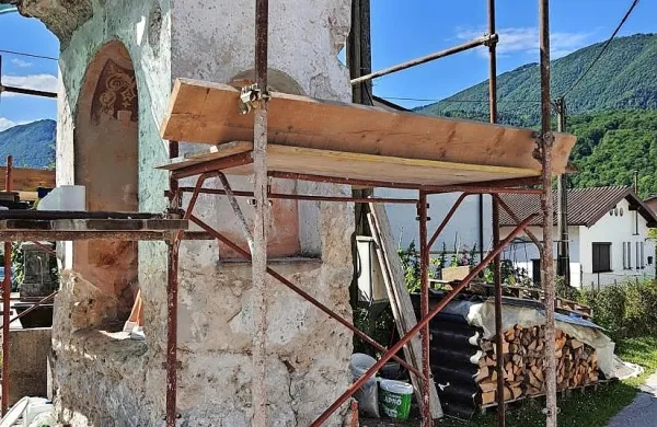 Obnavljajo znamenje na &Scaron;arfovi ulici