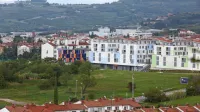 V NO občine menijo,  da postopki prodaje zemljišča (v ospredju 
fotografije) niso bili  transparentni in  gospodarni.  