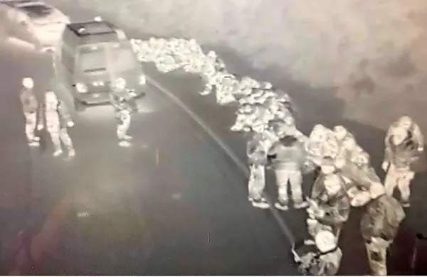 Bistriški policisti so konec oktobra lani  med Kuteževim in Zabičami prijeli  16 prebežnikov, italijanski policisti  pa  na njihovi strani meje  
še 13  tujcev, ki so bili del iste skupine (fotografija je simbolična).