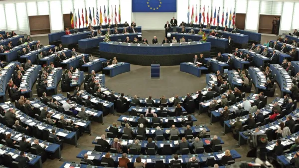 Največje politične skupine v Evropskem parlamentu so se na 
poročilo o stanju vladavine prava odzvale s pozivi k ukrepanju 
zoper tiste, ki vladavino prava kršijo.