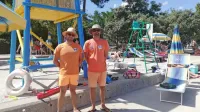 Karlo Veg (levo) in Marko Ćurlik, reševalca iz vode na plaži pod 
Hotelom Delfin