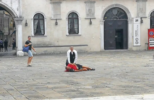 Natakar Loggie je na glavnem koprskem trgu zadržal gosta do 
prihoda policistov - in tudi sam dobil kazen.
