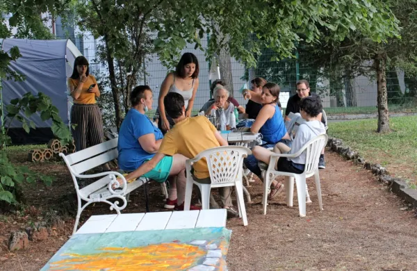 Po več  letih so v dutovskem zavodu Dom na Krasu na praksi gostili 
študente Fakultete za socialno delo, ki so jih varovanci sprejeli z 
navdušenjem.  