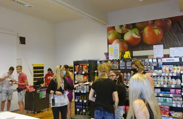 Na &scaron;oli so odprli učno trgovino