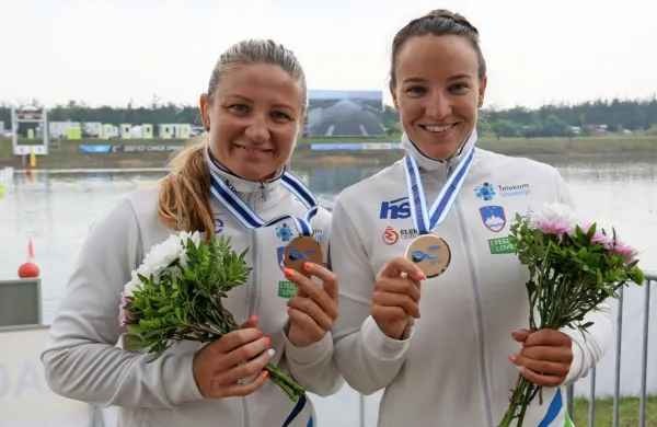 Špela Ponomarenko-Janić (levo) in Anja Osterman 