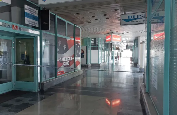 V koprskem lokalu se je ponoći vnela omarica v šanku.