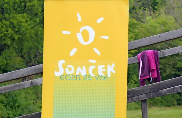 Kdo je v imenu Sončka zbiral denar?