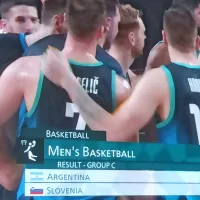 Slovenski košarkarji so v zgodovinski  prvi tekmi na olimpijskih 
igrah  visoko premagali svetovne podprvake Argentince.