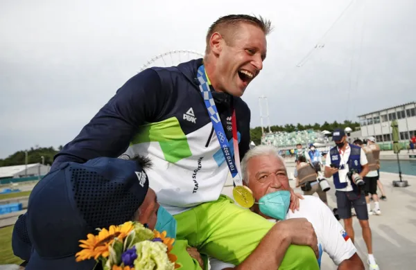 Slovenski kanuist Benjamin Savšek je olimpijski prvak.