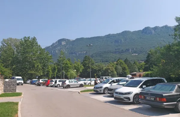 

Pametna tehnologija  bo voznike že na vpadnicah seznanila z zasedenostjo parkirišč.