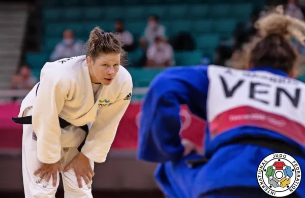 Slovenska judoistka Tina Trstenjak je na olimpijskih igrah v Tokiu 
osvojila srebrno kolajno v kategoriji do 63 kg.