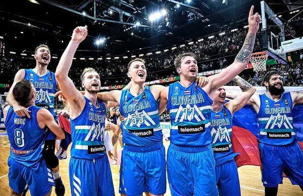 Slovenski ko&scaron;arkarji po zmagi nad Japonsko v četrtfinalu OI