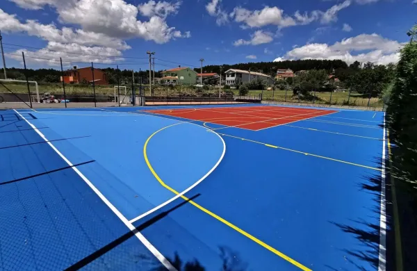 Na igrišču v popetrah je zdaj moč igrati   nogomet, rokomet, 
košarko, odbojko, tenis ...