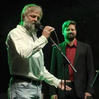  Baritonistov gost na odru je bil oče Vladimir Počkaj - Žlajf.  
