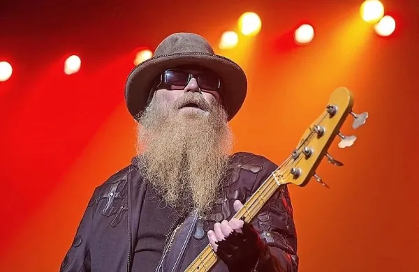 V 73. letu starosti je umrl Dusty Hill, basist in eden od pevcev 
legendarne ameriške blues-rock skupine ZZ Top. Foto: Ralph 
Arvesen