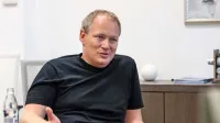 Peter Polič pravi, da Slovenija ponuja  parcialne spodbude predvsem za tuje investicije,  kot denimo za Magno, za  domače 
investicije pa ni kaj veliko posluha.